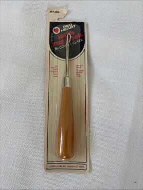 Red Heart by Coats & Clark Wooden Hand Rug Hook - Brown